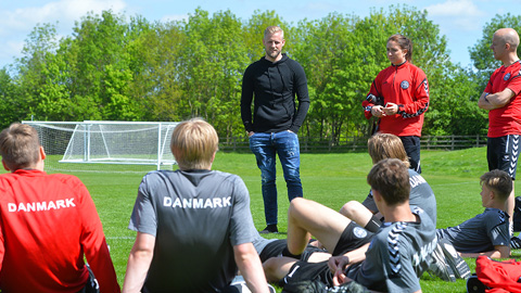 Kasper Schmeichel and players