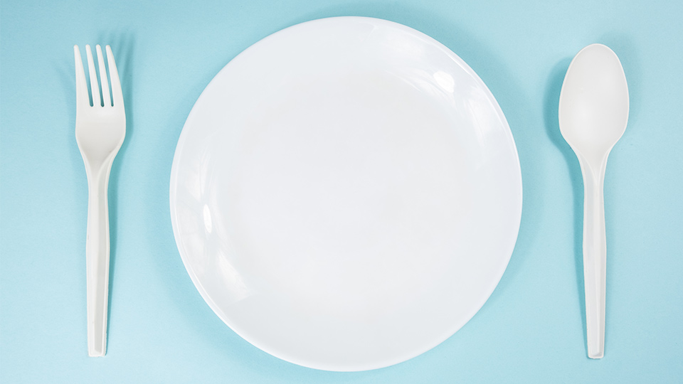 Plate with no food on it 