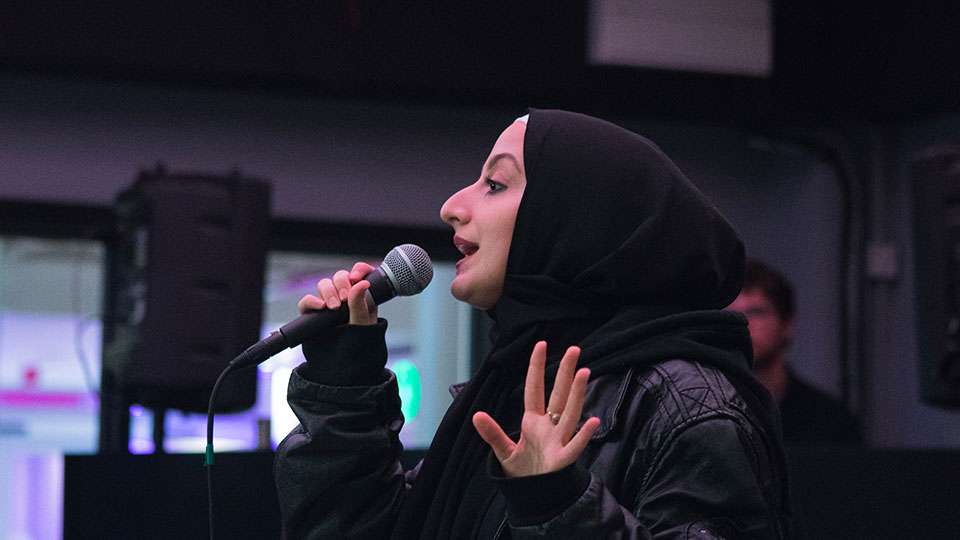 Aisha Aldris performing at Acoustic Night