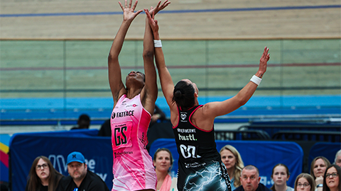 shadine van der merwe and liv tchine, jumping to catch the ball