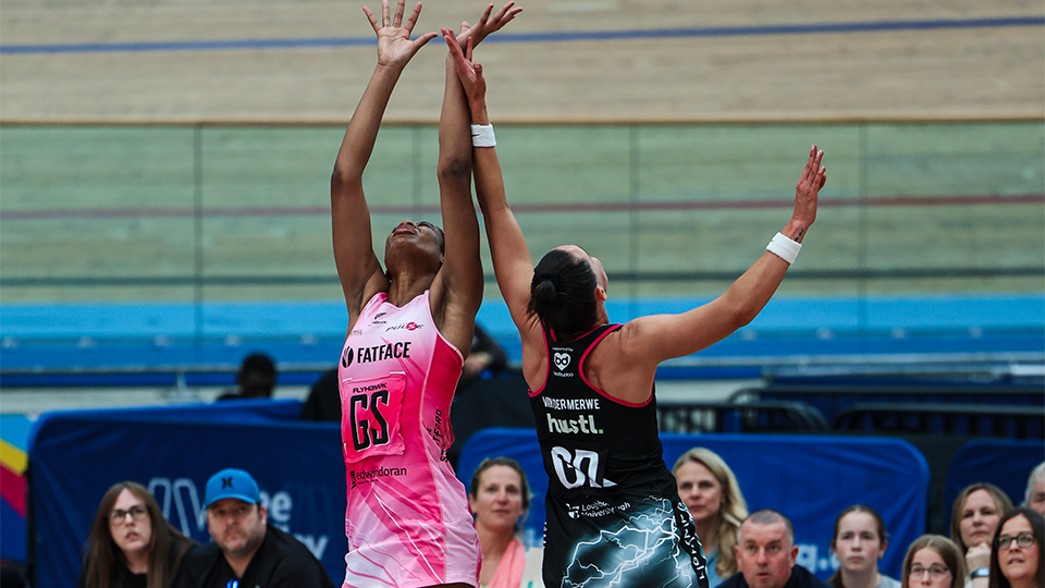 shadine van der merwe and liv tchine, jumping to catch the ball