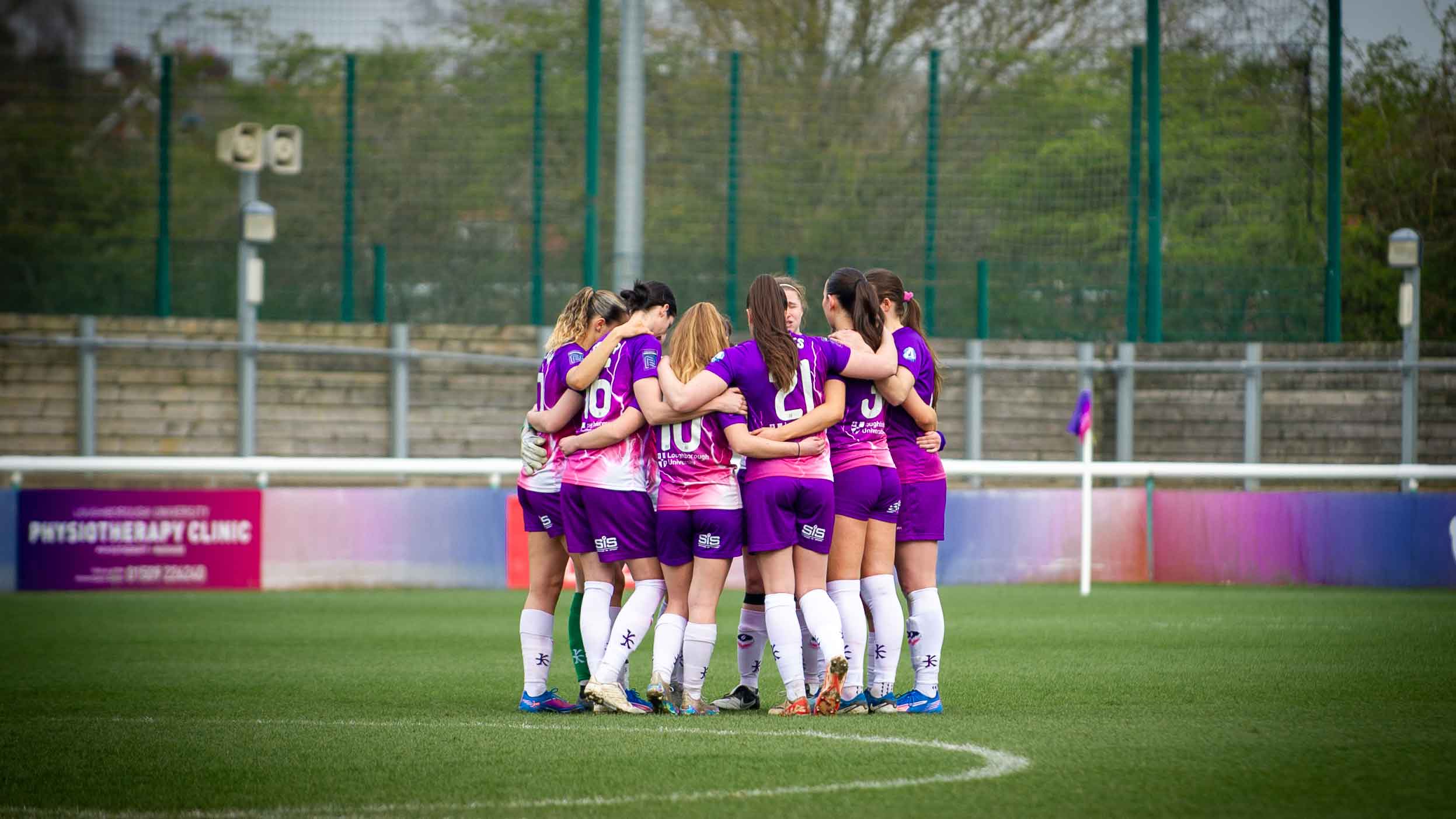 Lightning players in a team huddle on the pitch