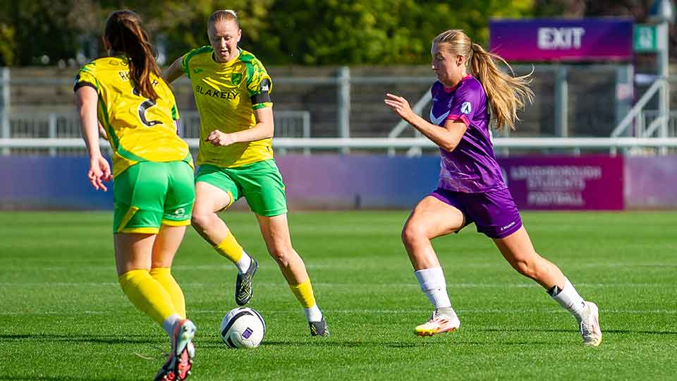 Lightning and Norwich players in action on pitch
