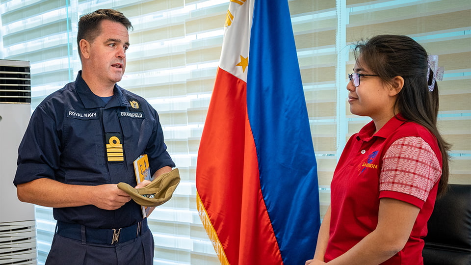 Capt Joe Dransfield chats with the Governor of the Province of La Union