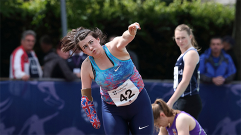 Hollie Arnold throwing