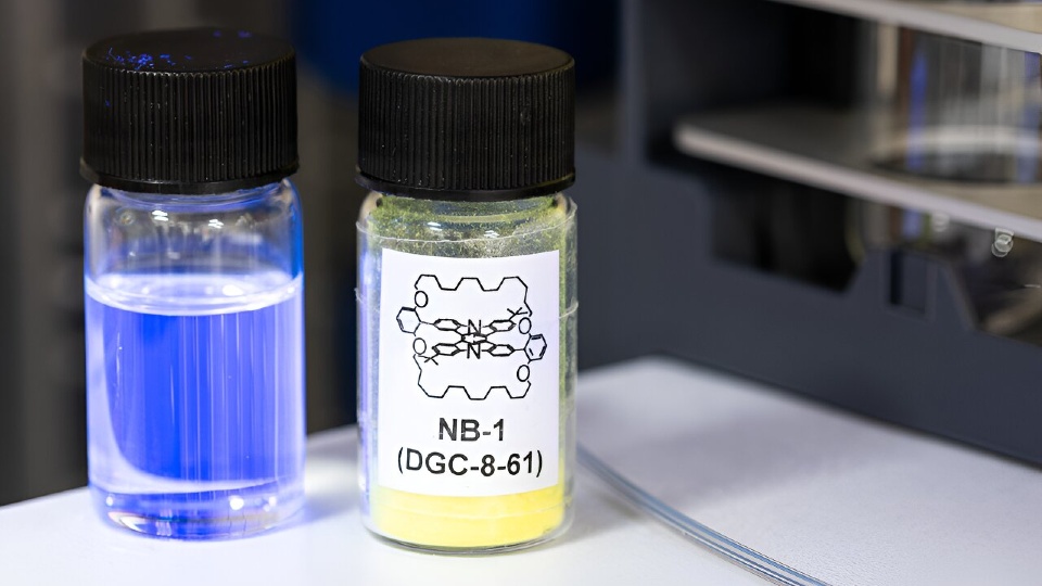 Molecular structure of the OLED molecule with solution glowing blue, credit Petri Murto.