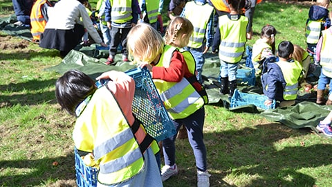 Children on the fruit routes on Loughborough University campus