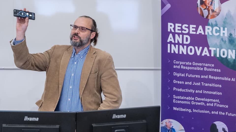 Dr Martin Sykora, member of the CIM, gives a lecture.