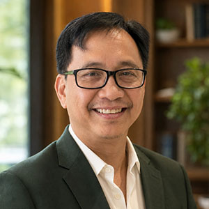 Headshot of IAS Residential Fellow Professor Anthony Halog