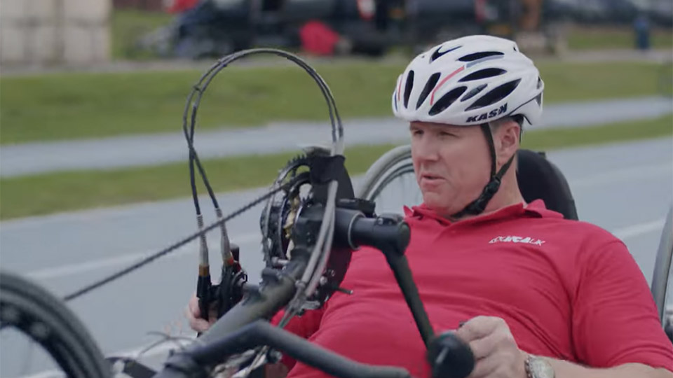 Person with SCI handcycling