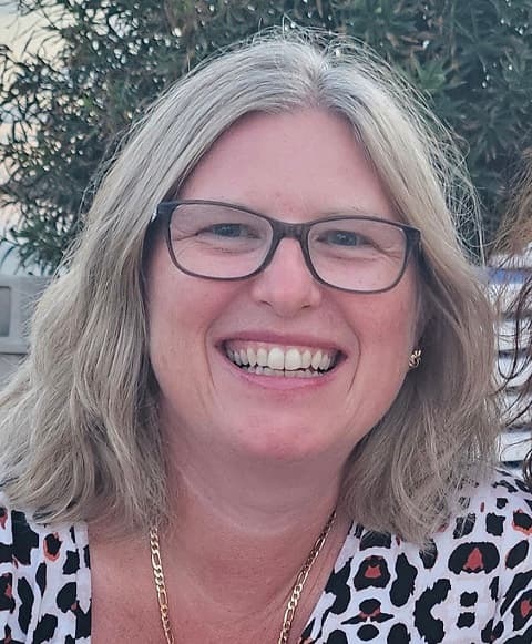 Headshot of Rachel Hughes