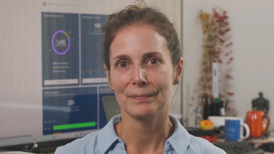 Professor Vikki Locke.