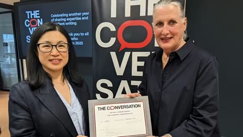 Meilan Yan, Senior Lecturer in Financial Economics at Loughborough University, receives her commended certificate from Lady Helen Curran at the 2025 Sir Paul Curran awards.