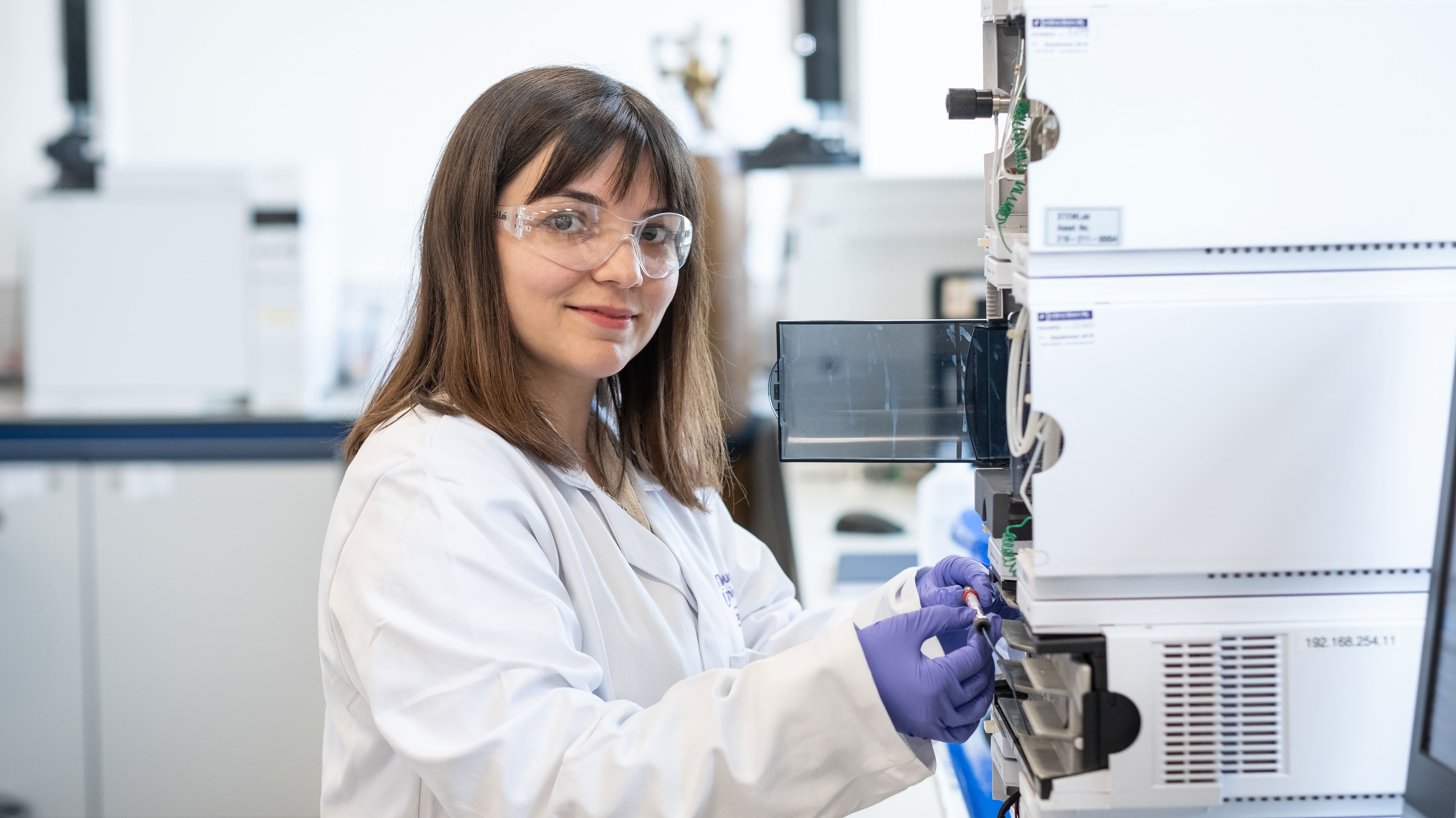 Master's student Melis using a piece of equipment in the instrumentation chemistry lab