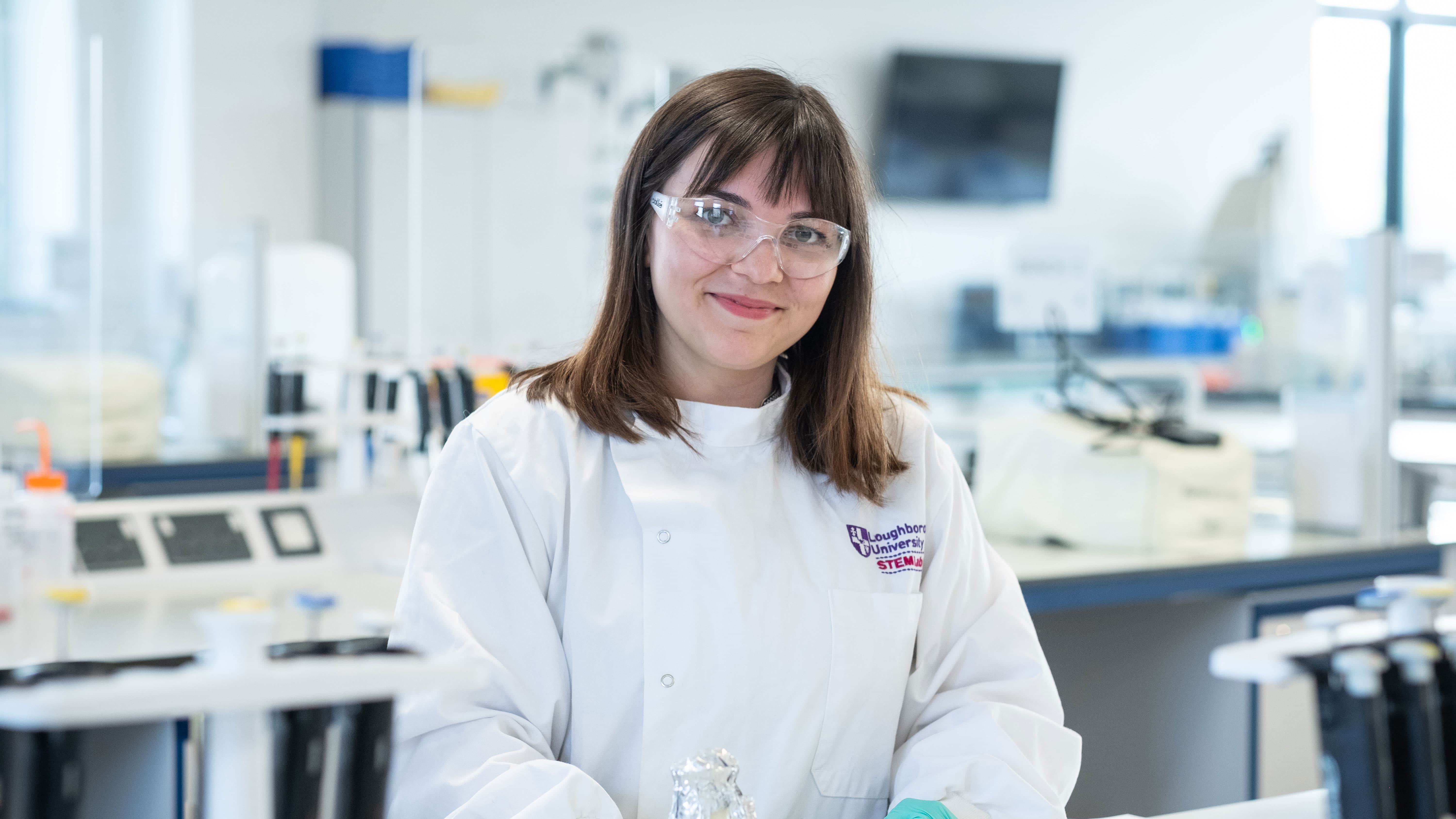 Master's student Melis in the bio laboratory