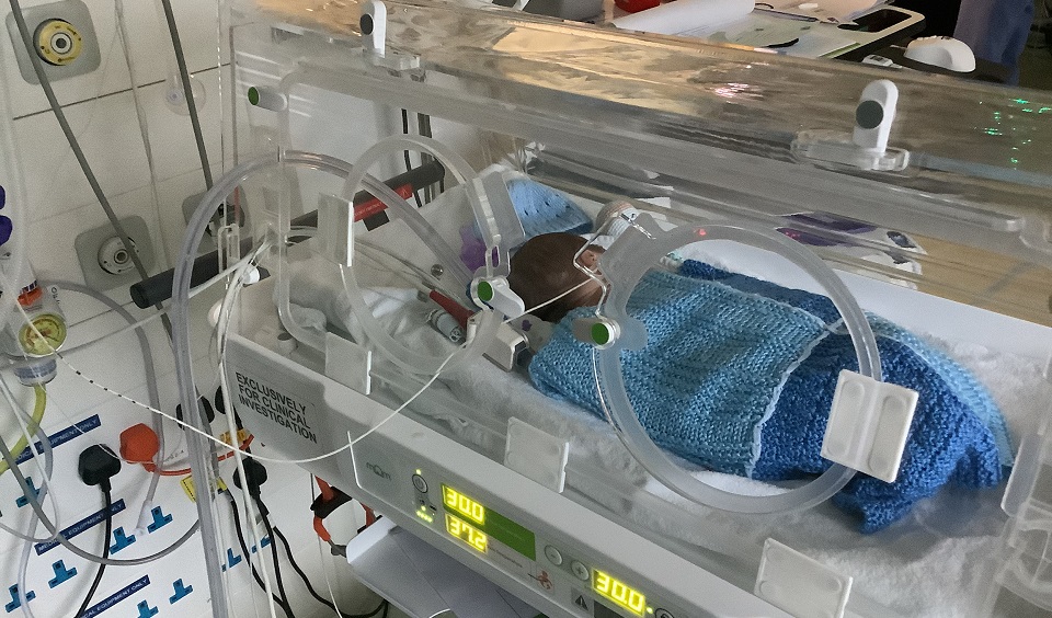 The mOm incubator is used for the first time to help sustain a premature baby at St Peter’s Hospital, Chertsey. Image courtesy of: St Peters NICU