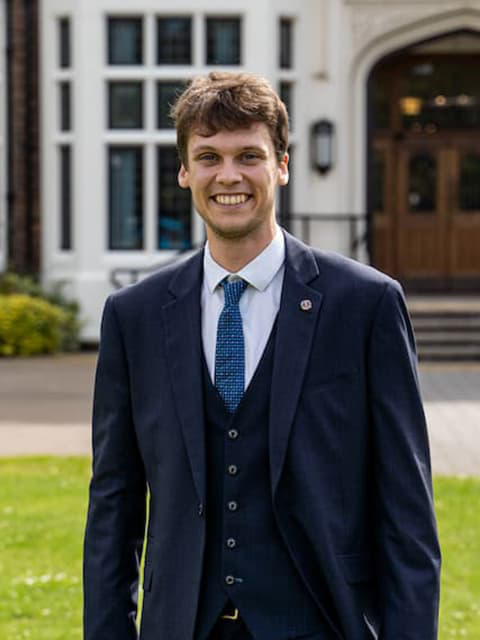 Photo of Dr Oliver Harris