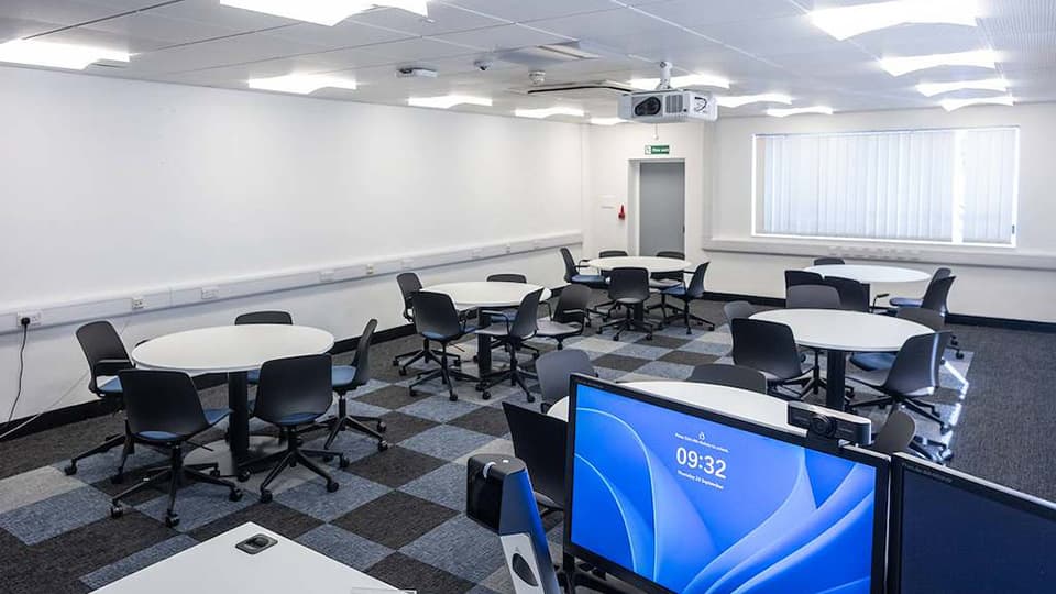 Wavy Top - WAV056 - white-walled teaching space with white circular tables