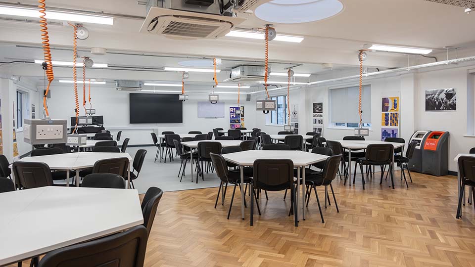 MHL111-teaching-room-D6100-02