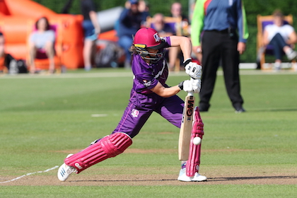 Amy Jones playing cricket