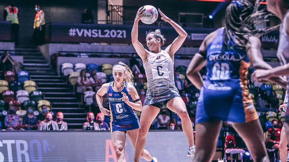 netball players on court