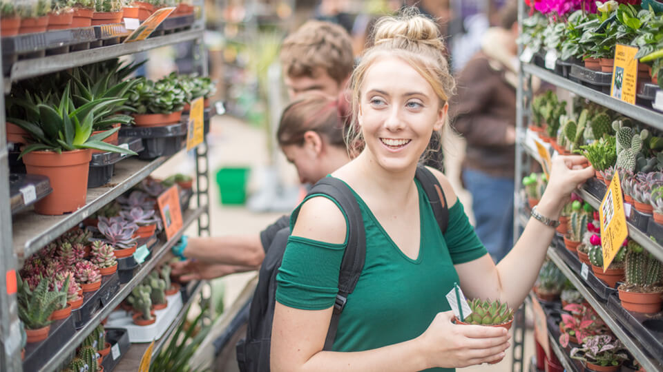 student at the LSU plant sale