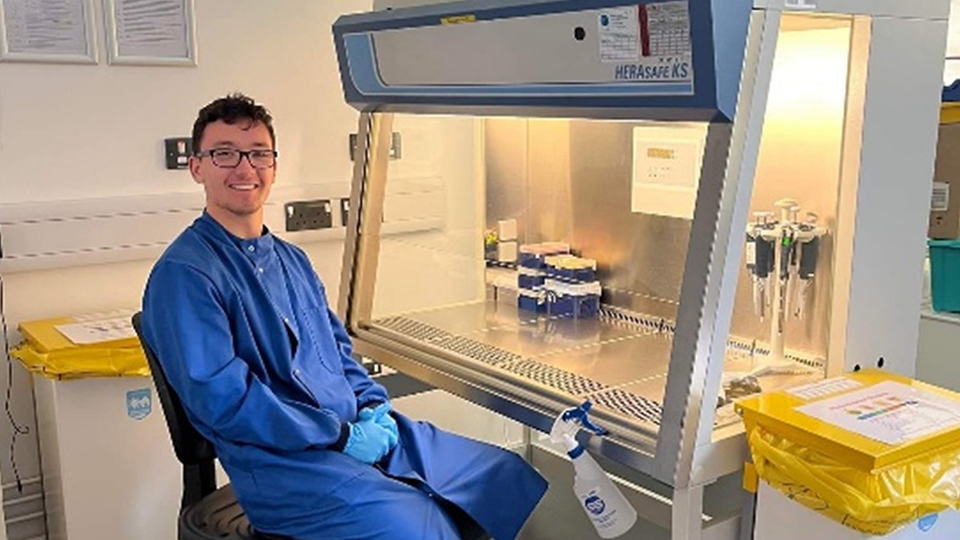 jonathon mok in the lab