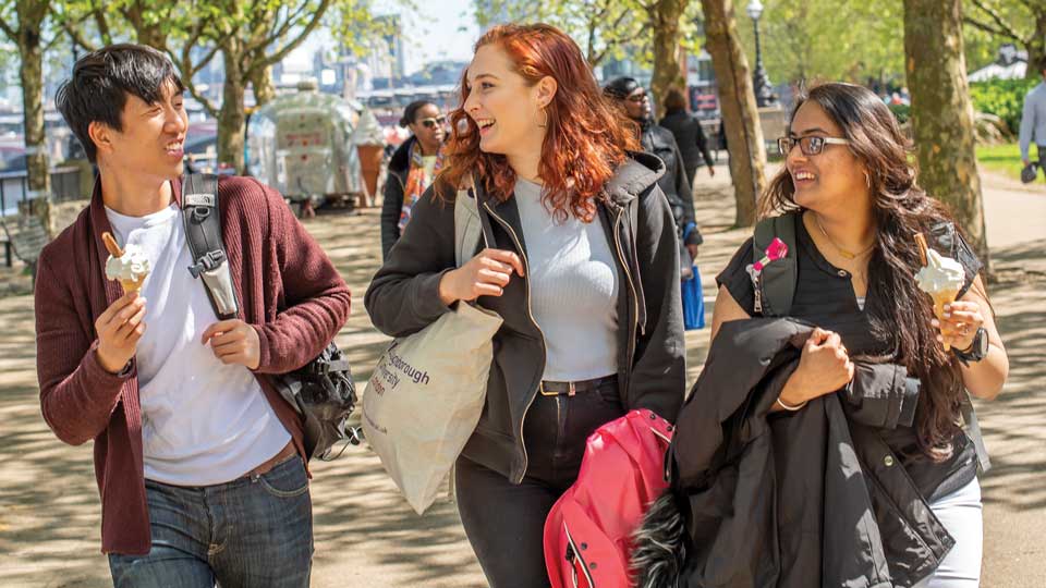 Students eating in London