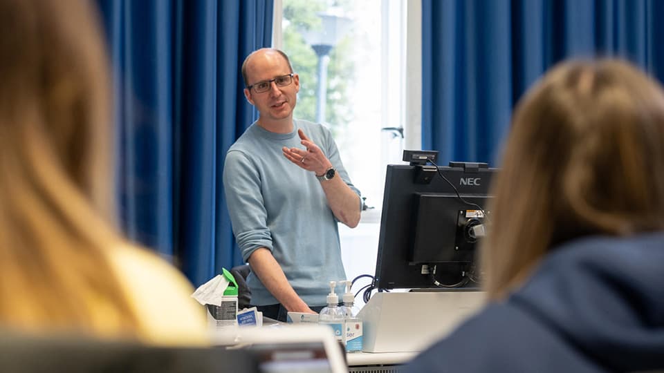 Duncan presenting to a group