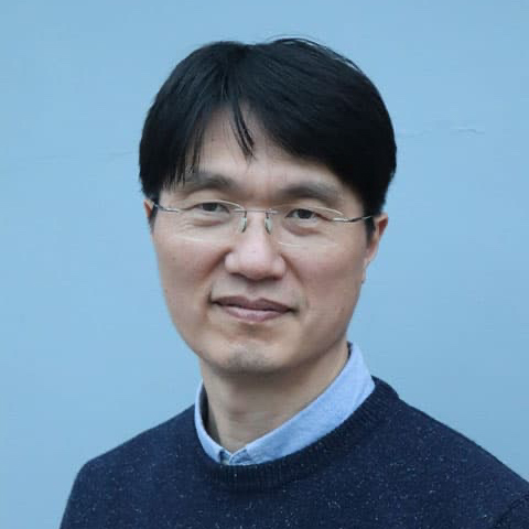 Professor Thomas Jun