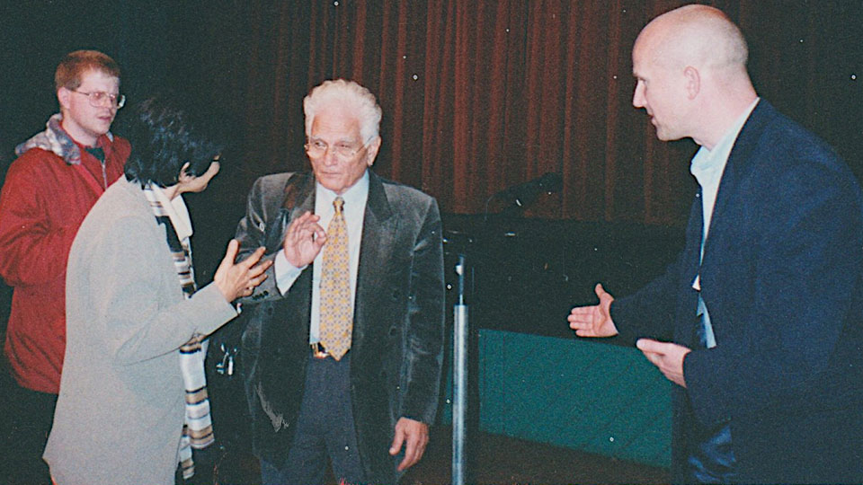 A photo of Jacques Derrida and John Schad (Martin Hall, Loughborough University, November 2001)