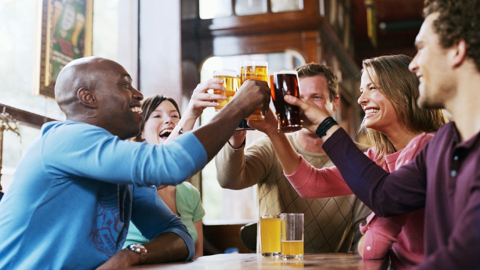 People toasting at the pub 