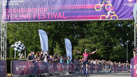 Toby Barnes wins the men's cycling race