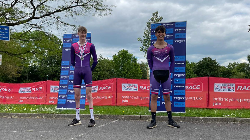 para cyclists on the podium 