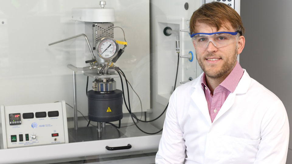 Photograph of Jonathan Wagner in the lab