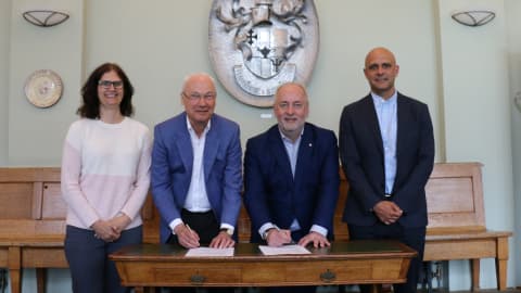 (L-R): Professor Vicky Tolfrey (Director of the PHC and Sub-Dean of Sporting Excellence and Opportunities within SSEHS), John Dowson (Chair for the UK Sport Institute), Professor Nick Jennings (Vice-Chancellor and President of Loughborough University), Matt Archibald (National Director for the UK Sport Institute). 
