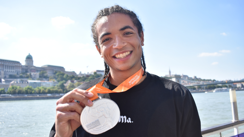 Alumnus Rio Mitcham with his 2023 World Championships silver medal
