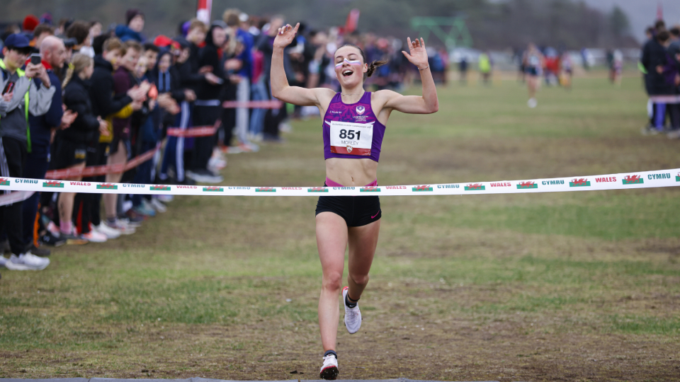 Athlete Beth Morely wins the 2023 BUCS short course race