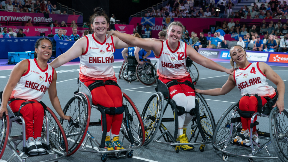 lucy robinson with her teammates celebrate gold.
