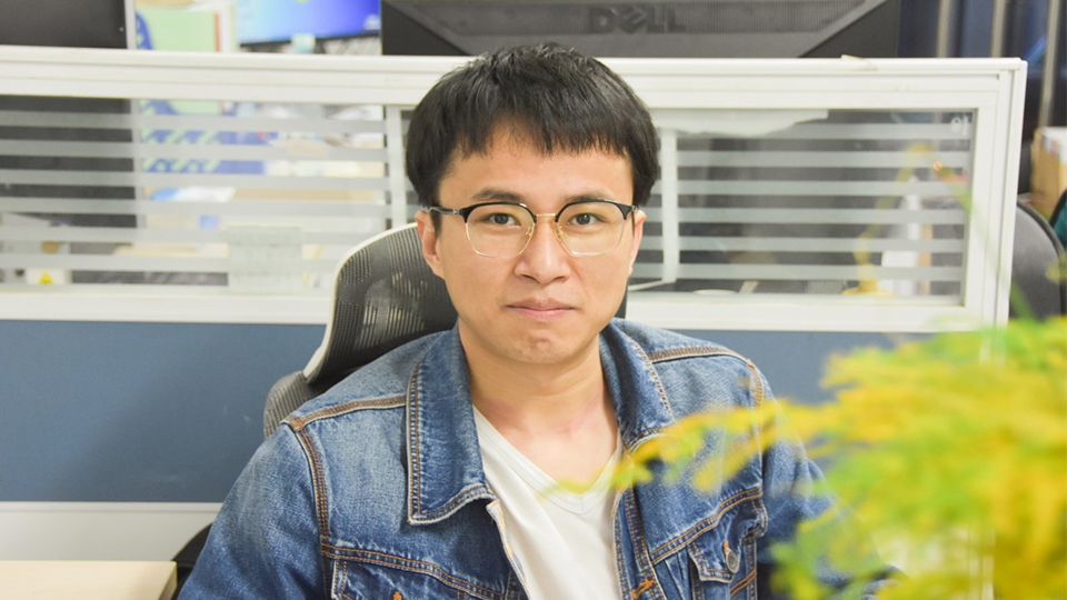 Headshot of Dr Zhigiant Niu