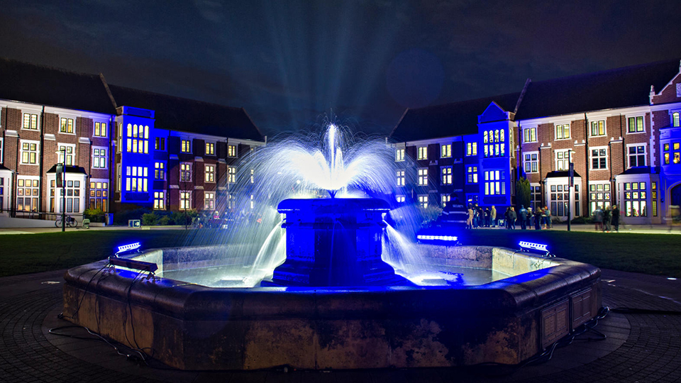 photo of the fountain at night