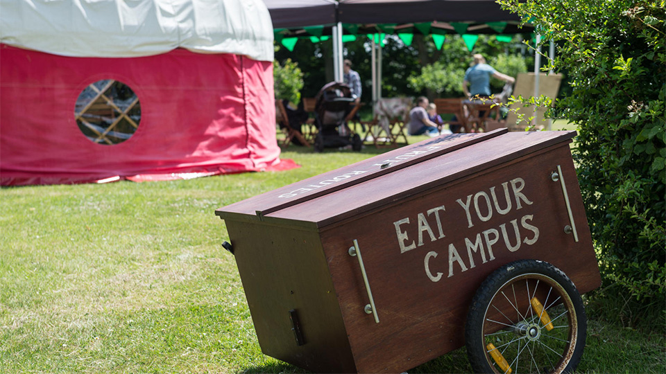 photo of Fruit Routes cart outside