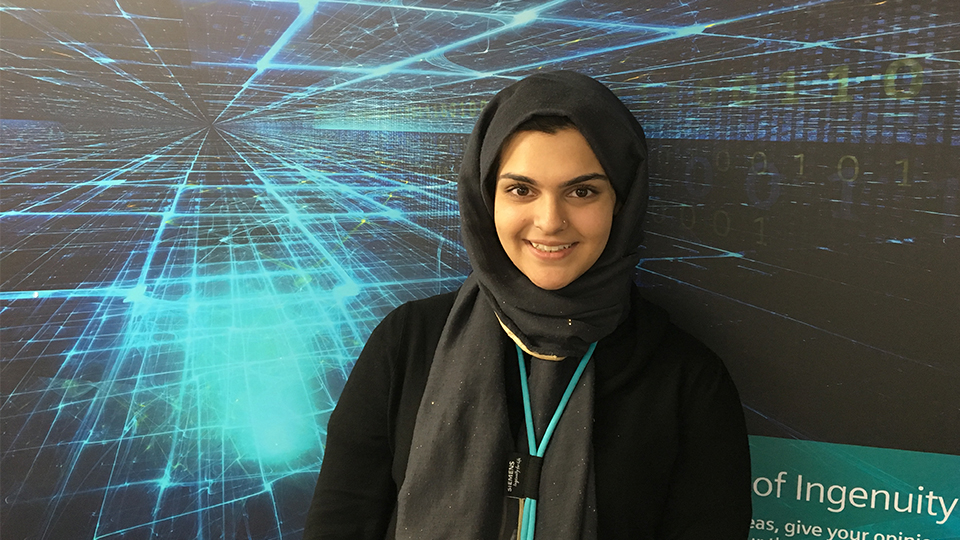 Headshot of Maryem Khan, a student who is one of the first to be part of Siemens' Digital Academy